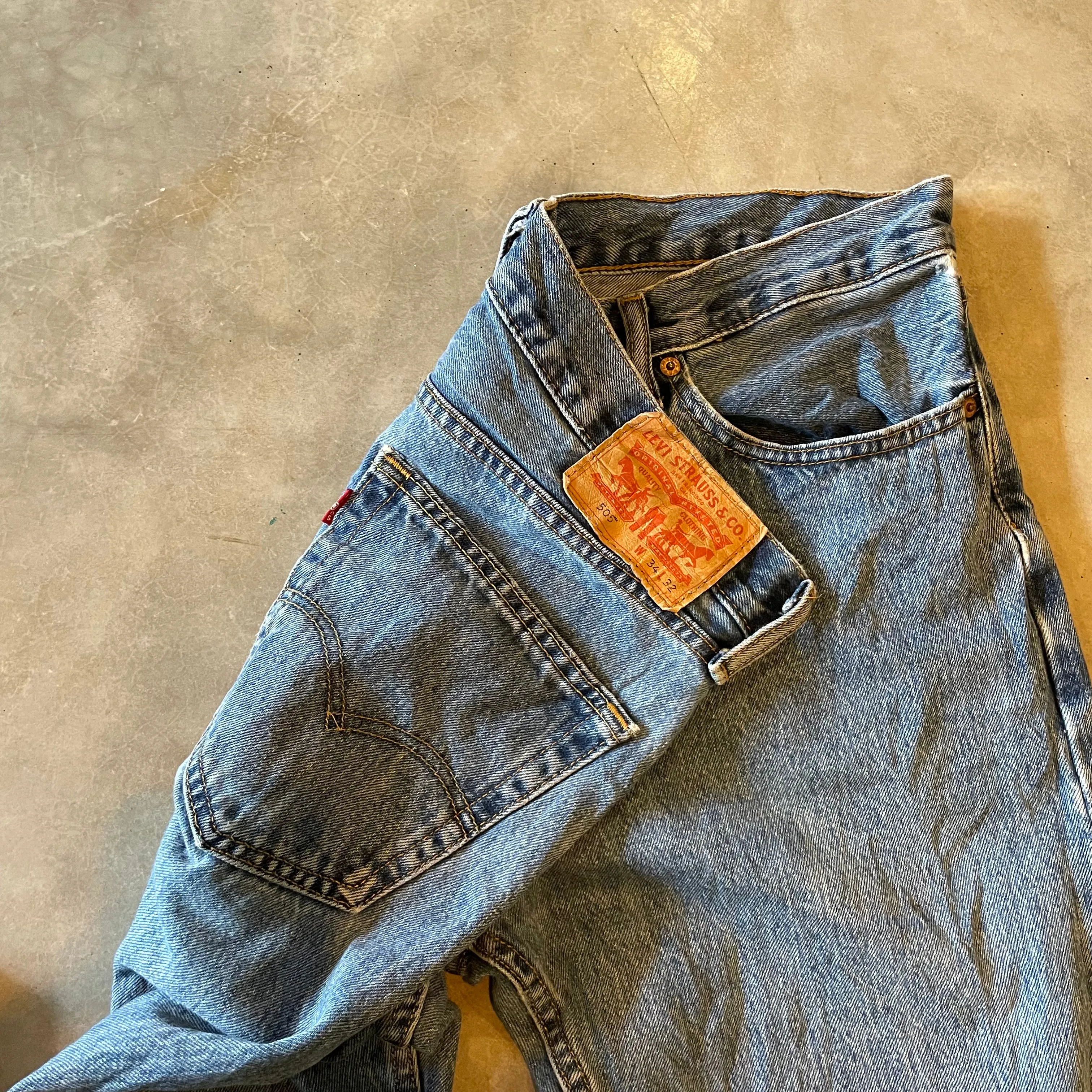 Vintage Levi's 505 Light/ Mid Wash 34" 32"