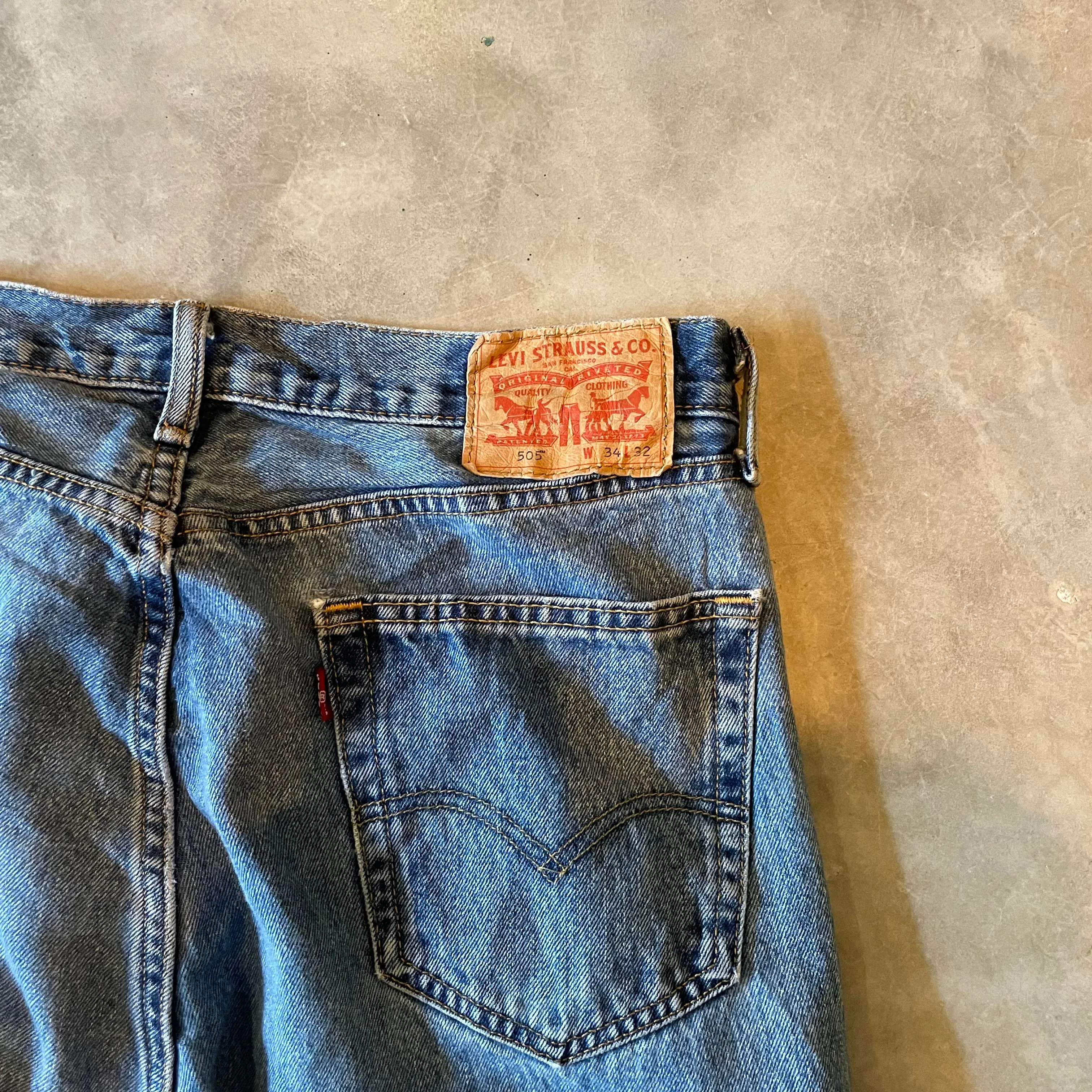 Vintage Levi's 505 Light/ Mid Wash 34" 32"