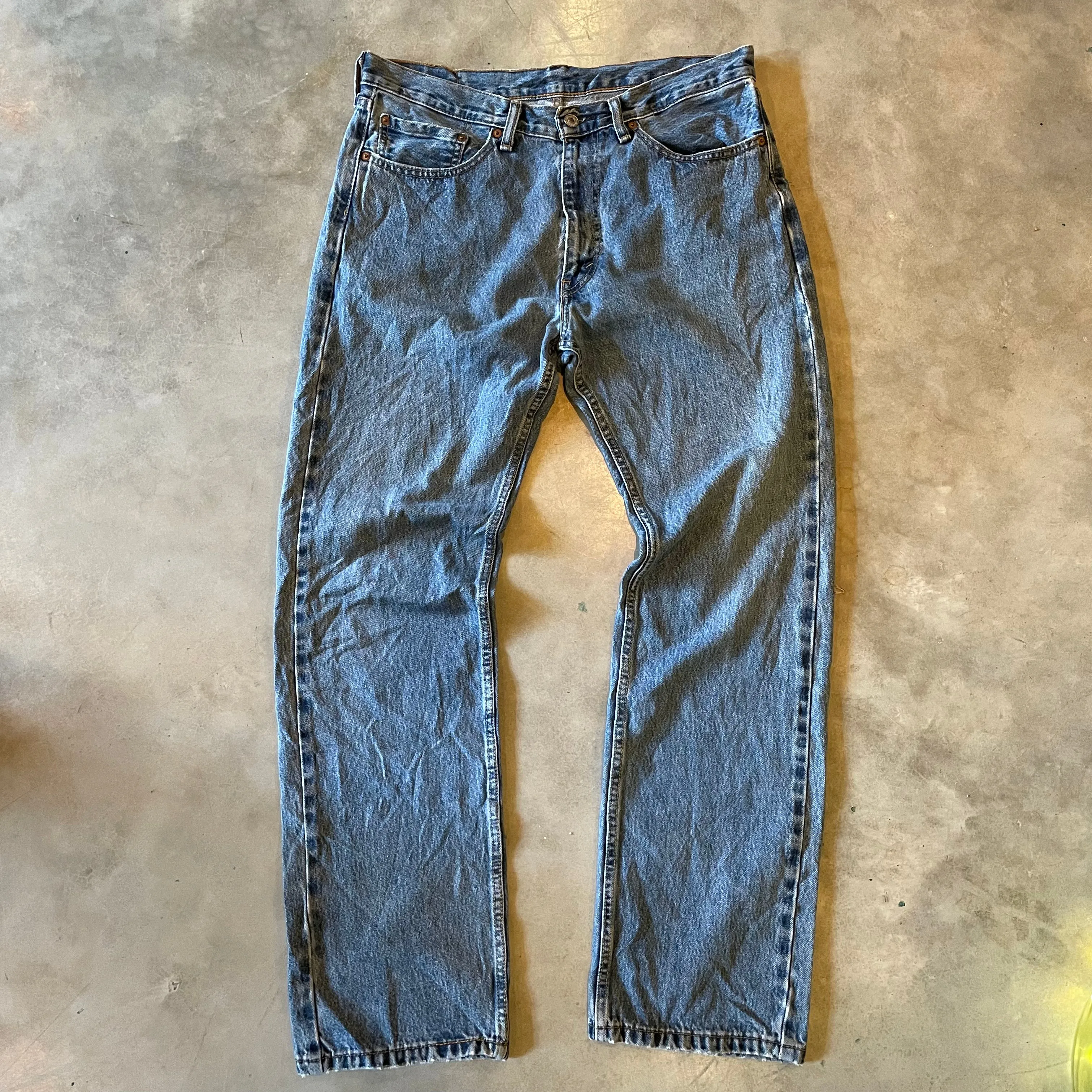 Vintage Levi's 505 Light/ Mid Wash 34" 32"